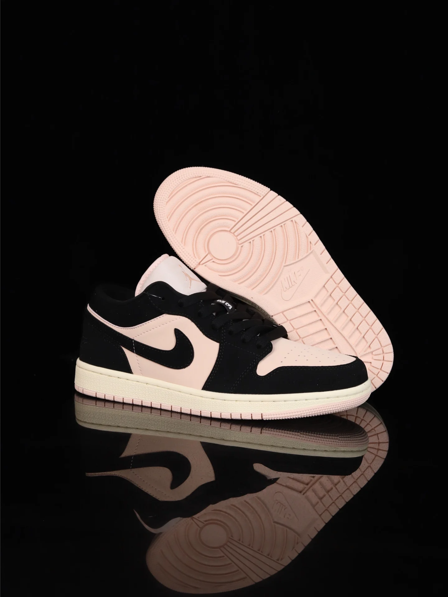 Jordan 1 Low 'Black Guava Ice' - 图片 3
