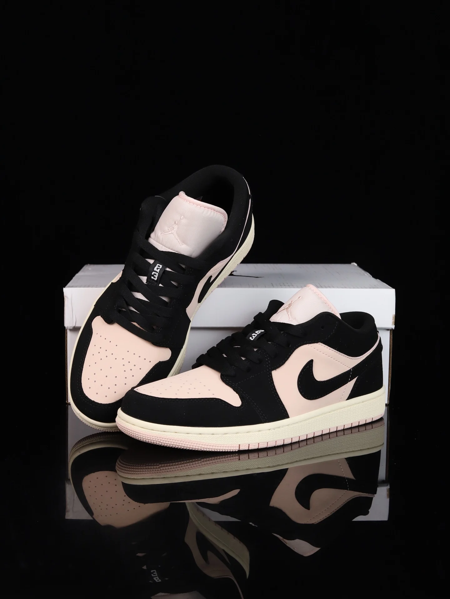 Jordan 1 Low 'Black Guava Ice' - 图片 6