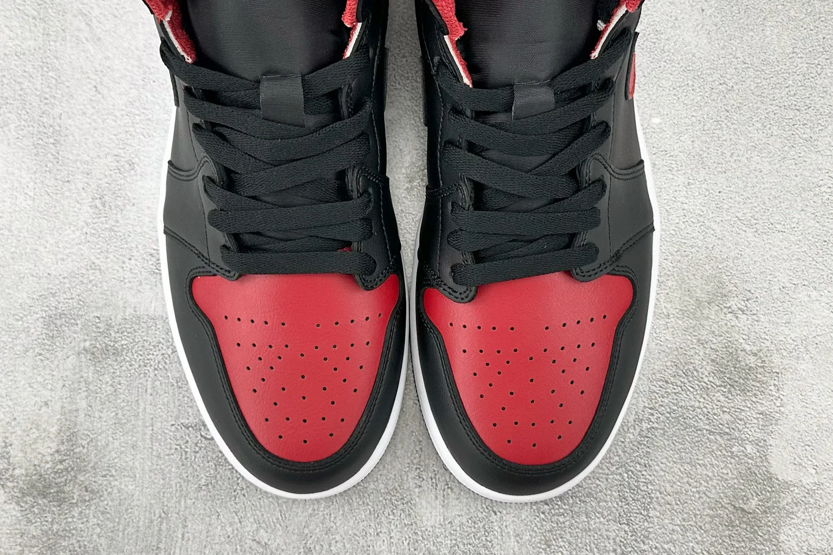 Alternative view of Jordan 1 Mid 'Bred Twist'