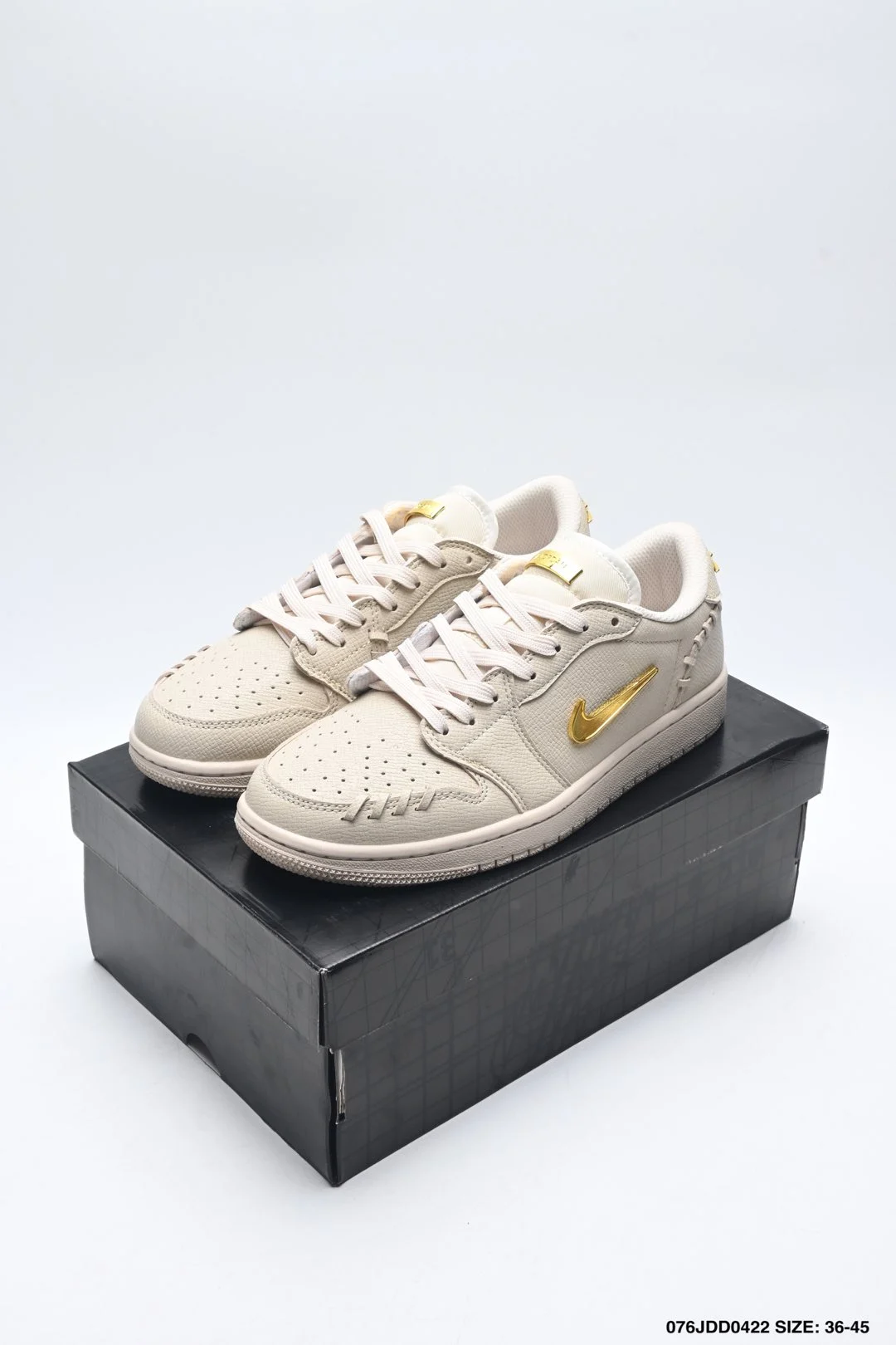 Alternative view of Jordan 1 Low Method of Make 'Sail Metallic Gold'