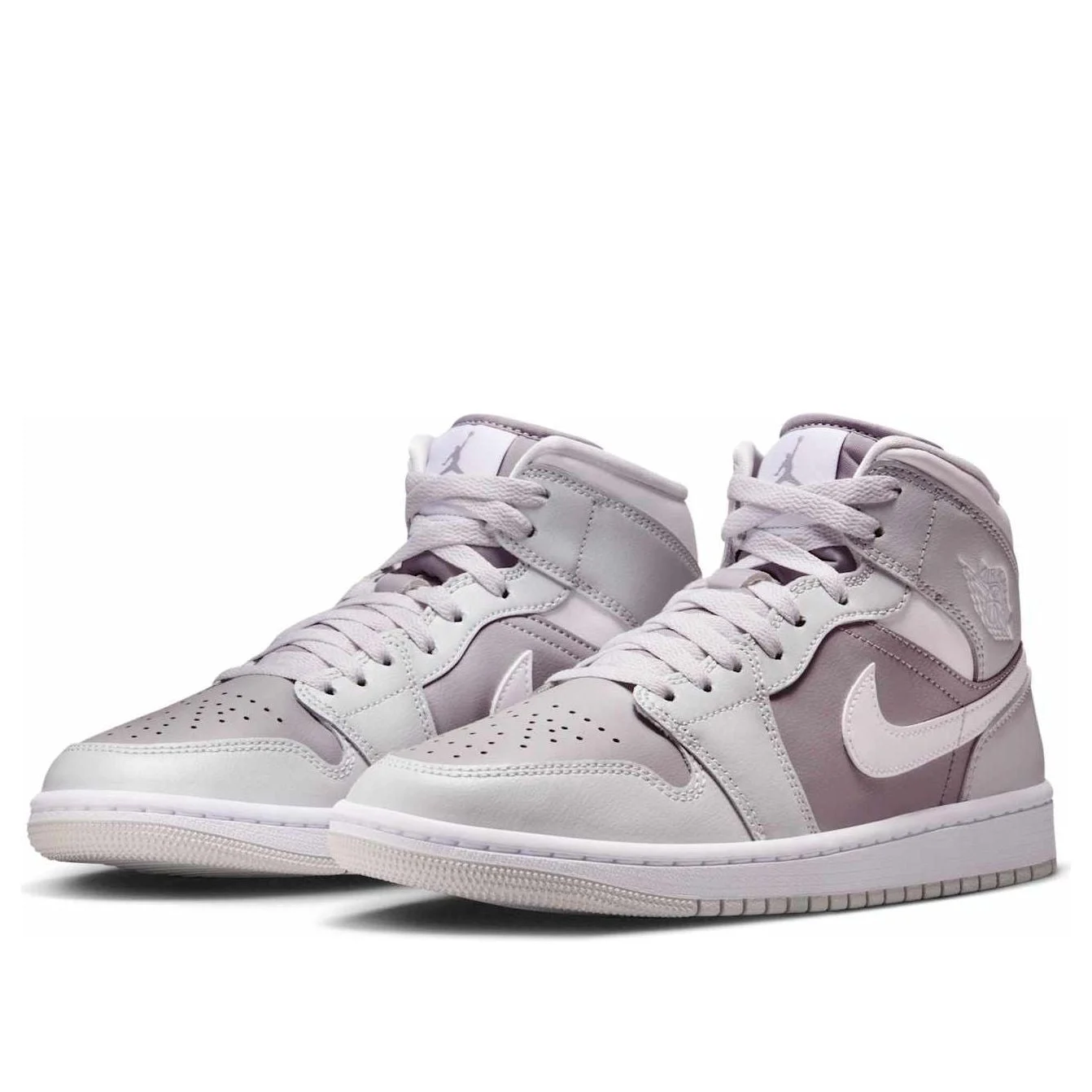 Alternative view of (WMNS) Air Jordan 1 Mid ‘Photon Dust Atmosphere’ BQ6472-008