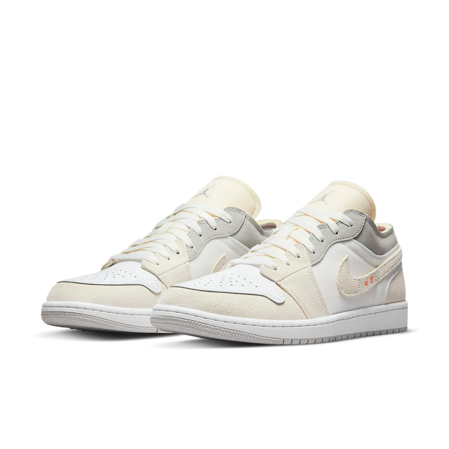 Alternative view of Air Jordan 1 Low SE Craft ‘Inside Out’ DN1635-100