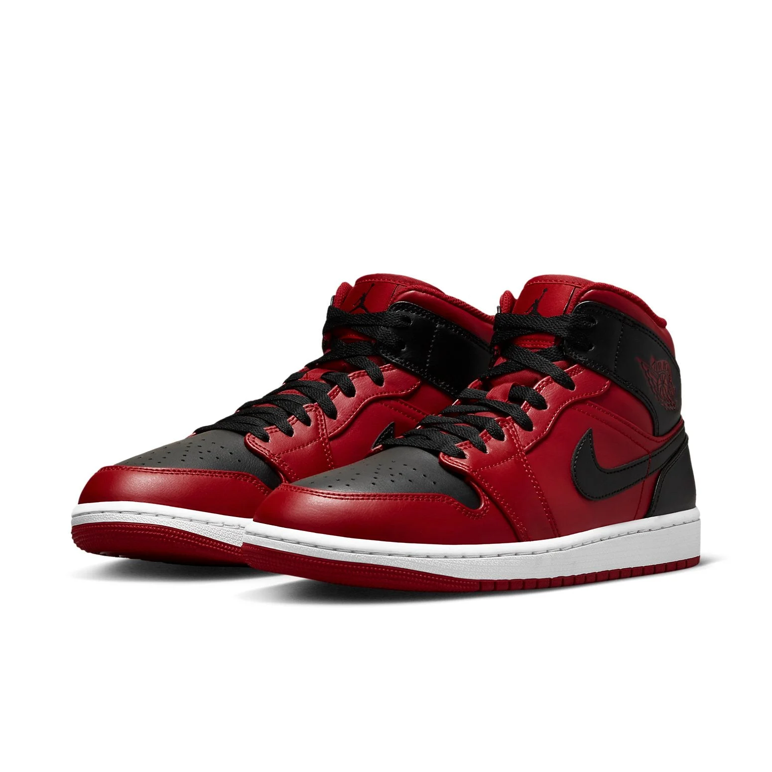 Alternative view of Air Jordan 1 Mid ‘Reverse Bred’ 554724-660