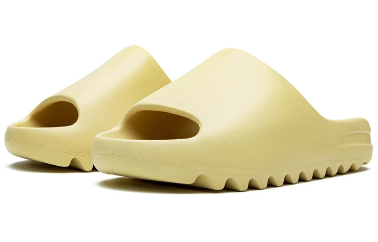 Alternative view of adidas Yeezy Slide ‘Desert Sand’ FW6344